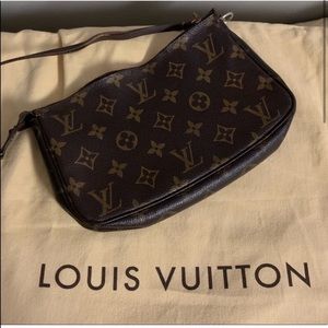 Authentic Louis Vuitton pochette